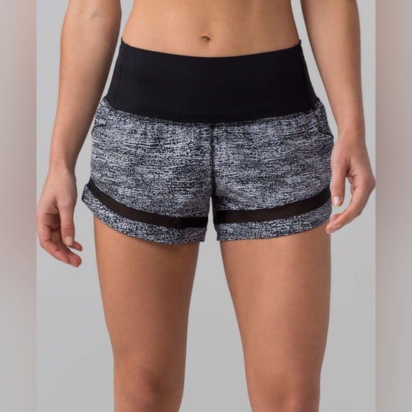 Lululemon Pace Perfect 3” Shorts Air Time White/Black Melange Women’s 6 W7AH9S - Picture 1 of 6